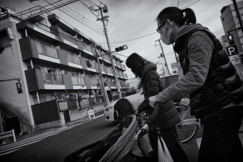 スーパー前にて