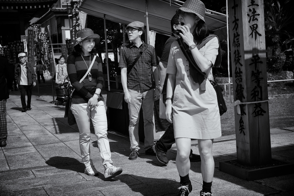 驚く人、冷静な人