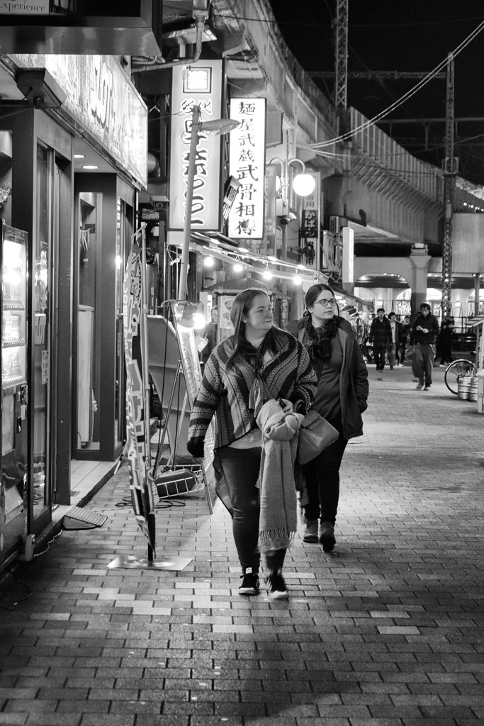 異国の不安な夜