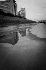 梅雨空の河川敷②