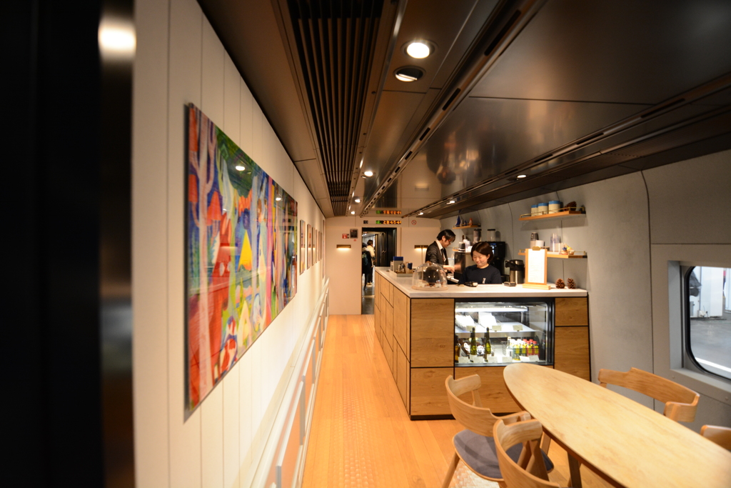 車内はギャラリー②