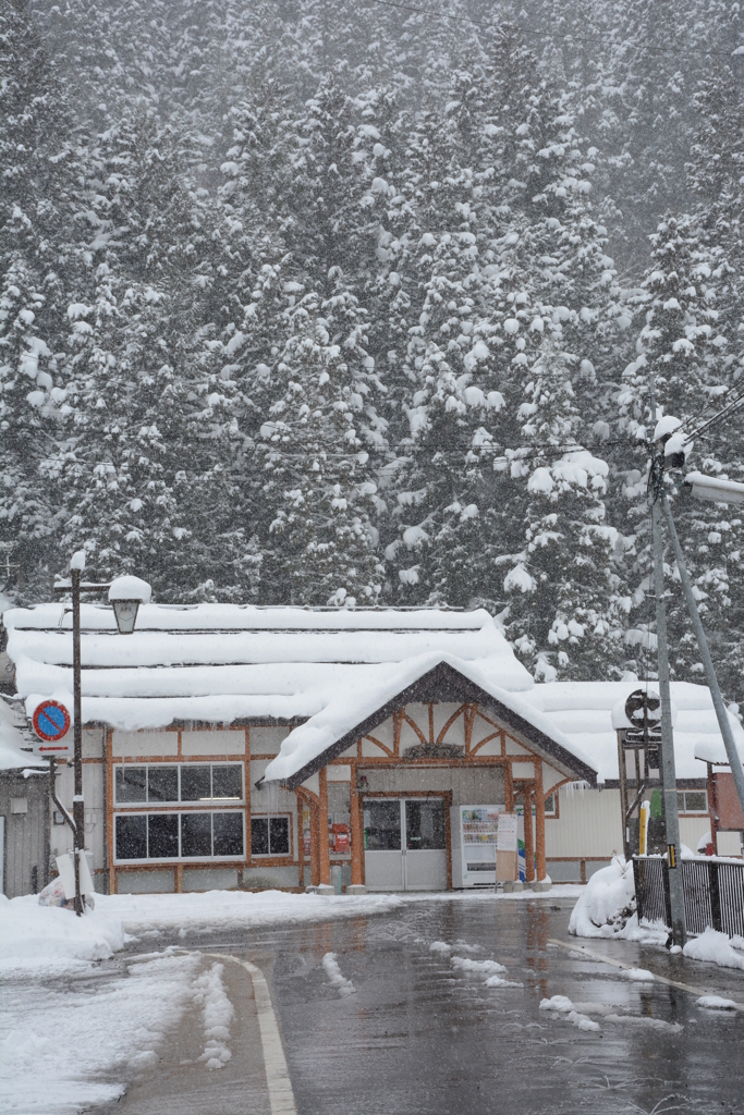 駅舎冬景色