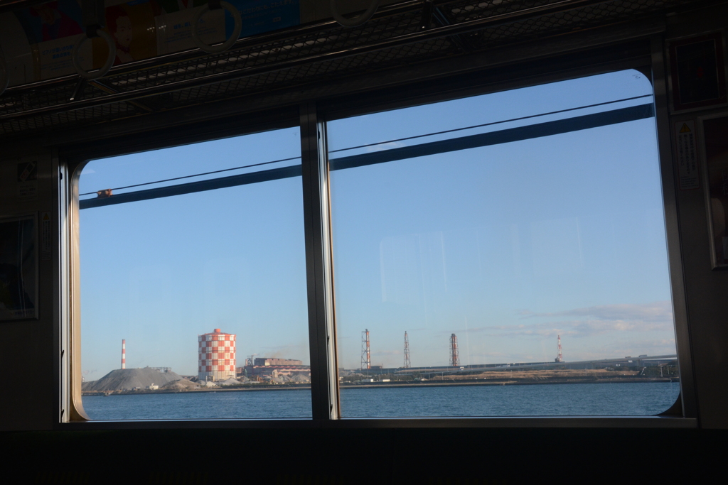 鶴見の車窓から