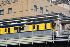 昔のカラーで出ています