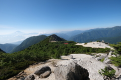 赤い屋根の山小屋