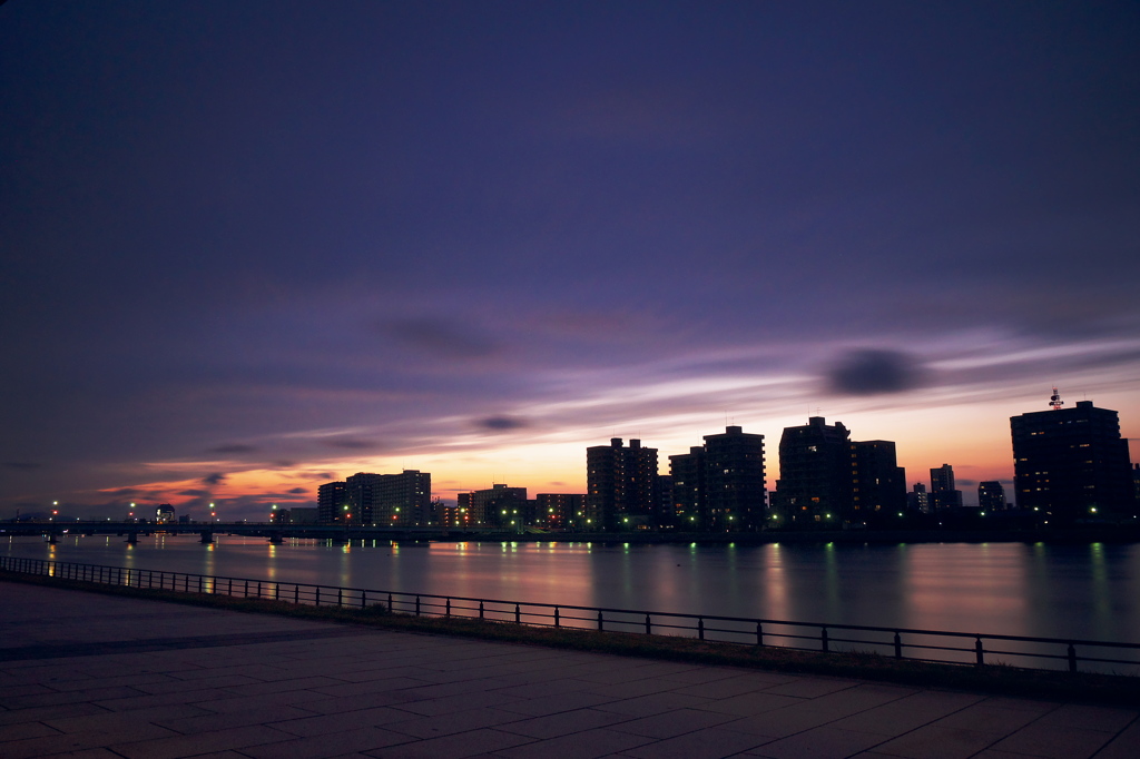 新潟市の夕暮れ