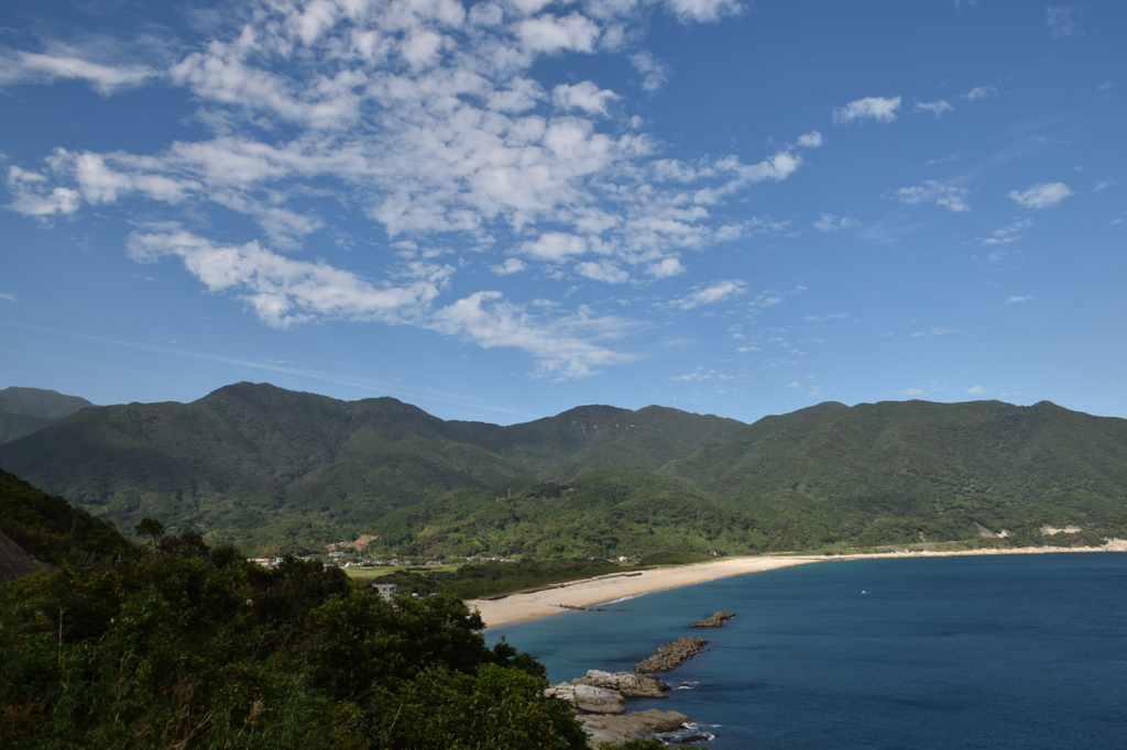 山と空と砂浜