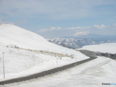 雪深い道