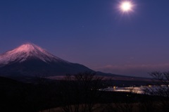 月