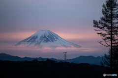 霊峰富士・夕刻に浮かぶ