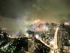 東京タワートップデッキより大雨の東京