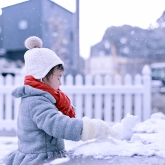 play in the snow