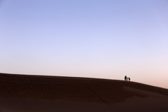 砂丘の夕日と人間模様 Ⅰ