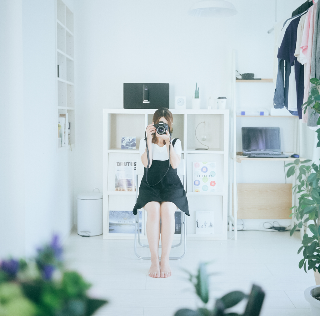 部屋とカメラ女子