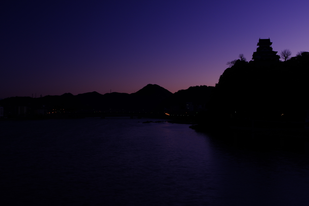 犬山城の夜明け