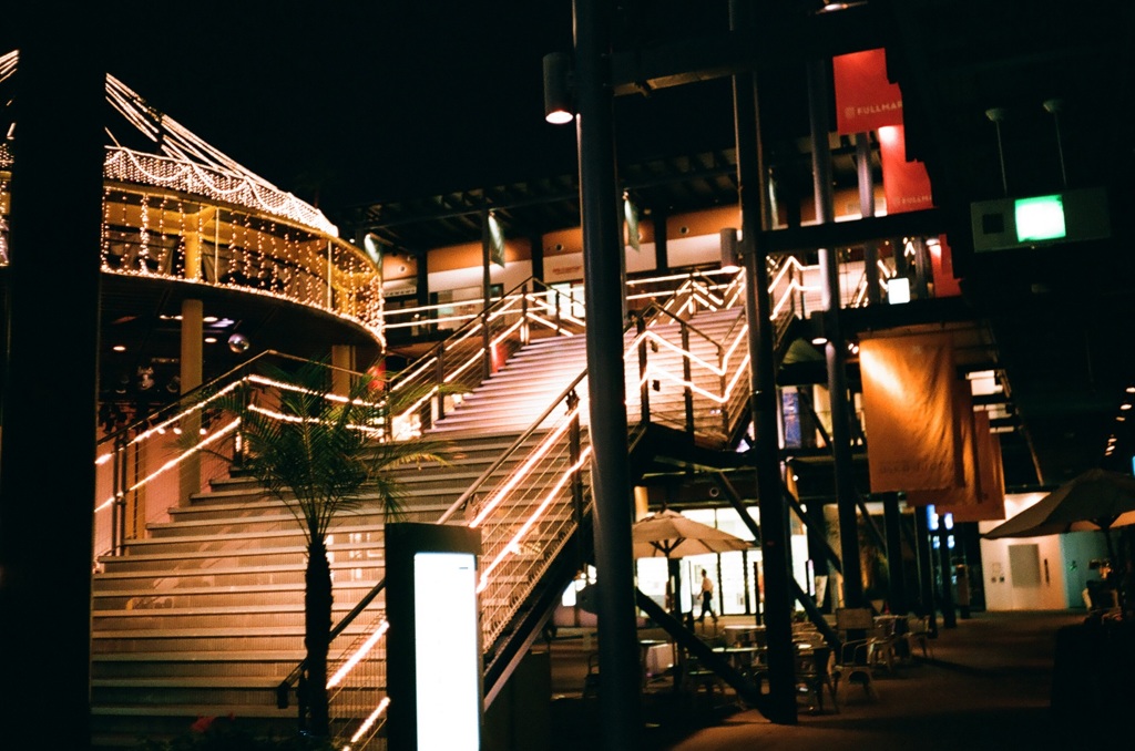 夜が始まる