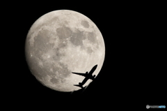 月と飛行機・・・おしい＞＜