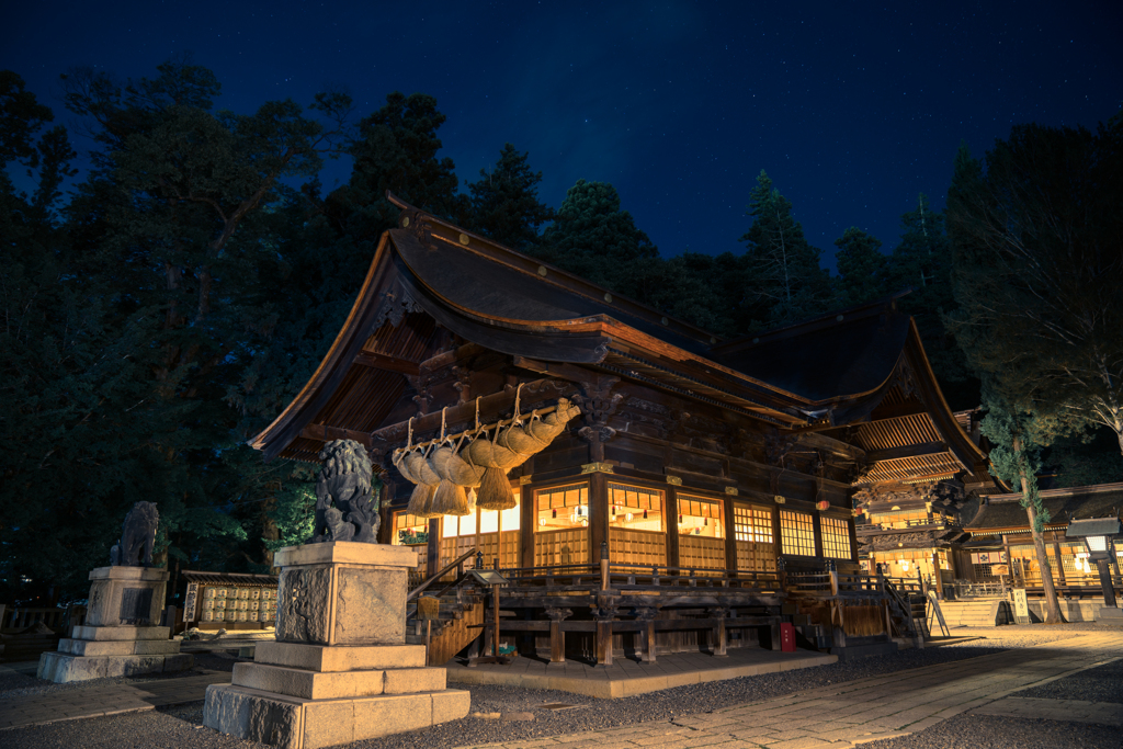 信濃国一之宮 諏訪大社下社秋宮／夜景