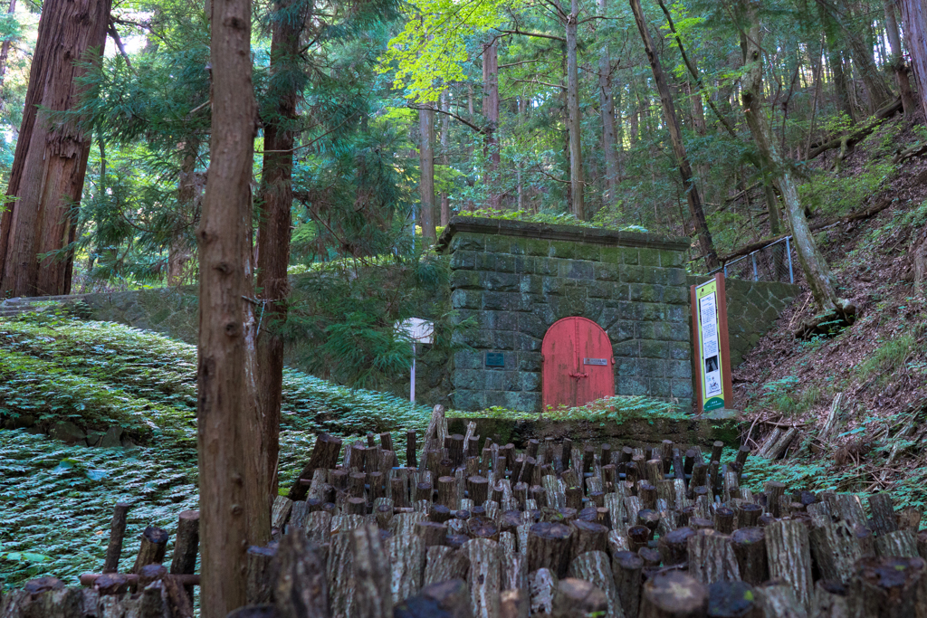 旧岡谷上水道集水溝／シルク岡谷の絹遺産（岡谷市近代化産業遺産群）