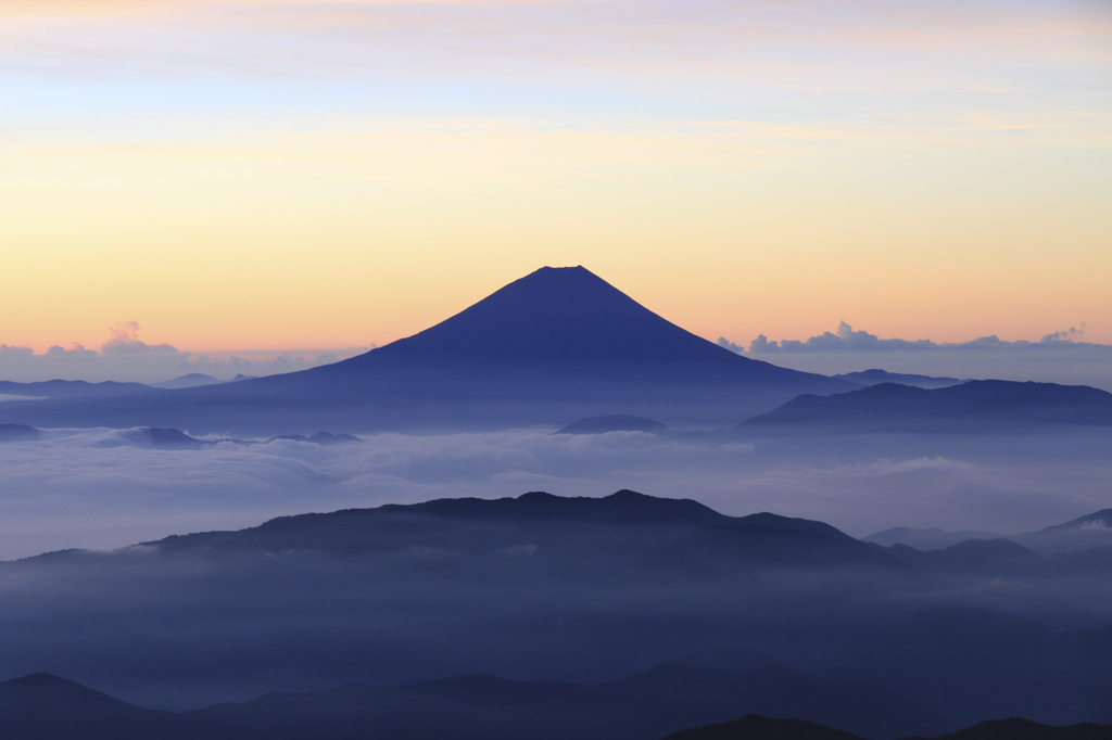 朝焼けと雲海と富士山2