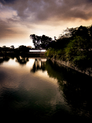 夕景　城　堀