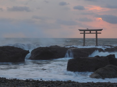 磯前　鳥居　朝