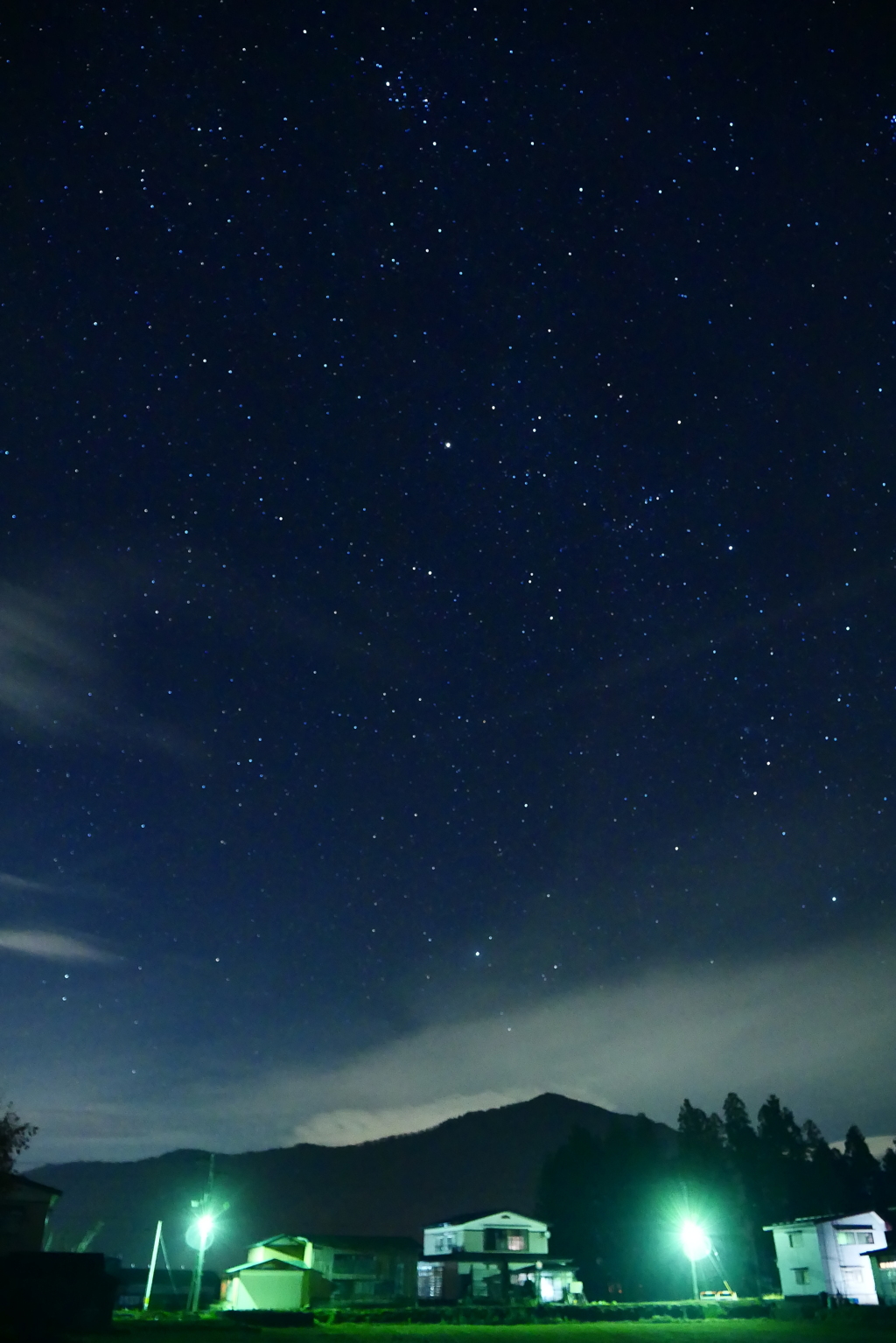 権現山と星空