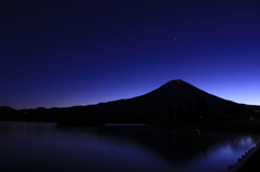 星空と逆さ富士