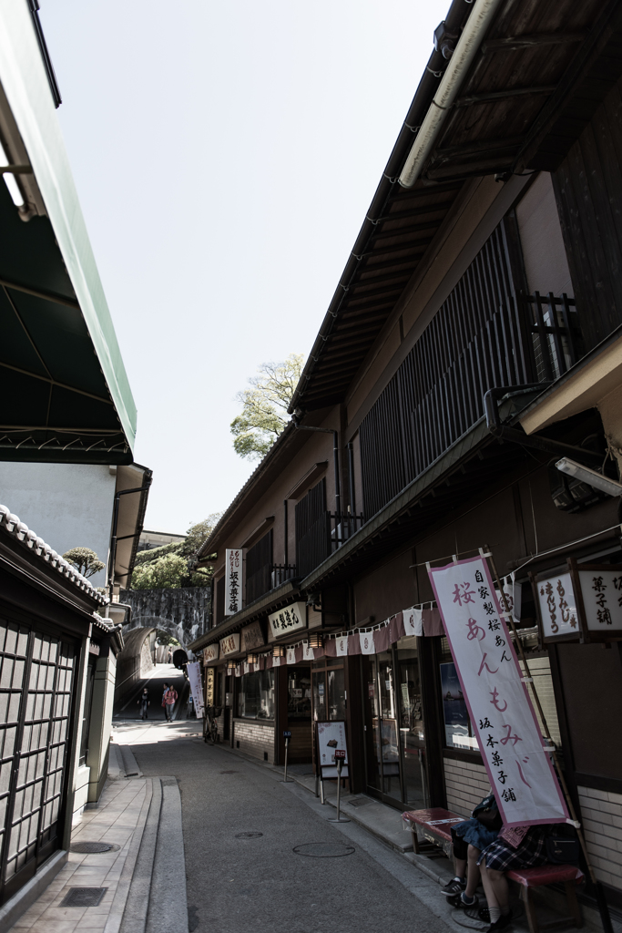 裏路地の土産屋