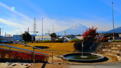 道の駅　ふじおやまよりふじさんと鉄塔と噴水と