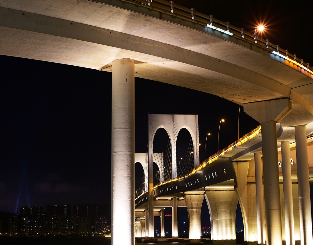 西湾大橋