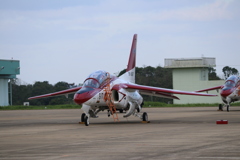 芦屋基地航空祭2016　Ｔ－４　地上展示機　レッドドルフィン