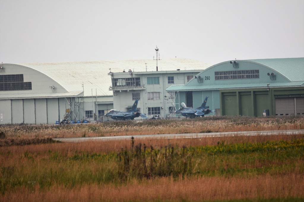 20151206築城基地　Ｆ－２Ａ支援戦闘機を遠目から・・・・。