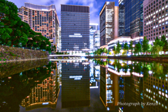 和田倉噴水公園・ビル群のリフレクション