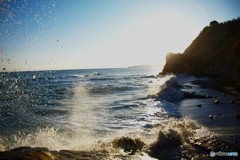 新春の海 天気と裏腹の波しぶき