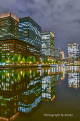 皇居外苑・ビル群のリフレクション