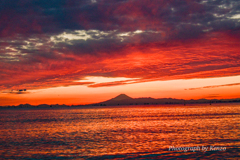 爆焼けの夕景と富士山～稲毛海浜公園～