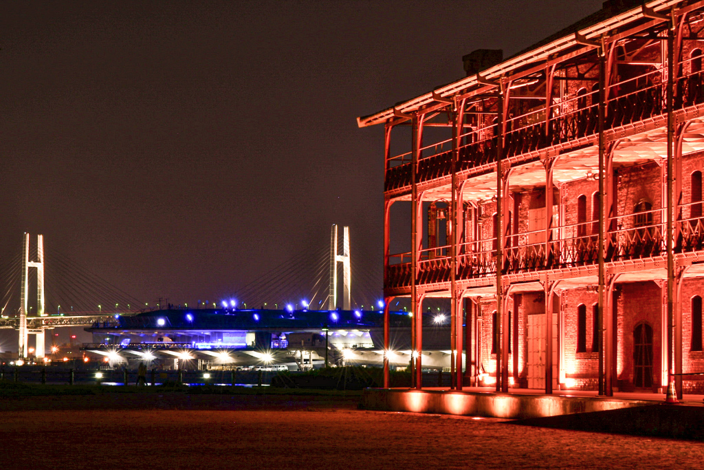 赤レンガ倉庫から見るベイブリッジ