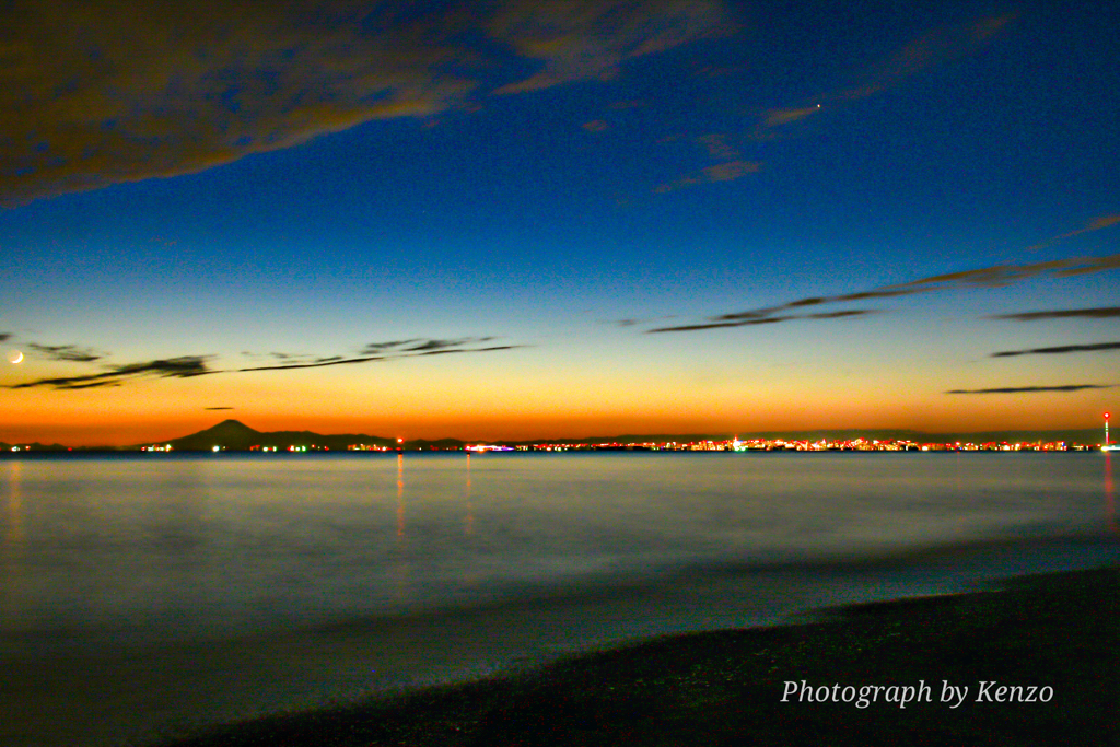 レインボーカラーの空と富士山～稲毛海浜公園～