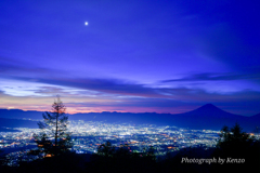 甘利山からの夜景と富士のシルエット