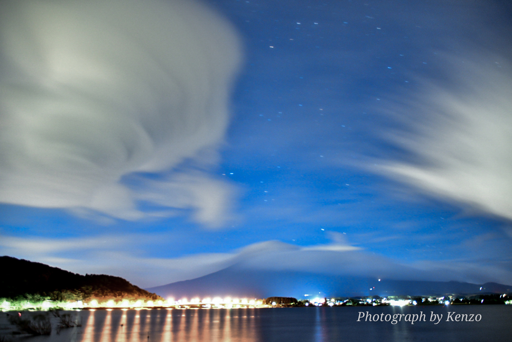 巨大吊るし雲～河口湖・円形ホール～