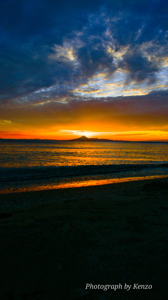 東京湾越の夕景と富士山～稲毛海浜公園～