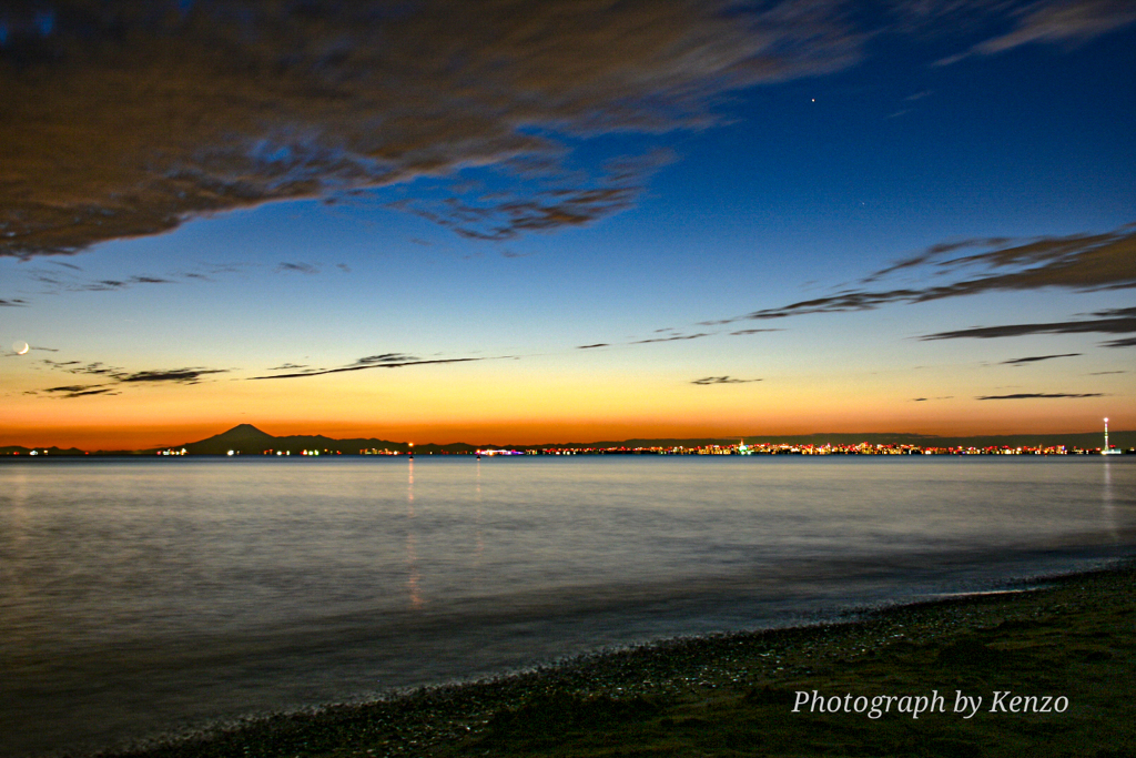 レインボーカラーの空と富士山～稲毛海浜公園～