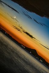 地球照の三日月と富士山～稲毛海浜公園～