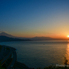 朝陽に染まる駿河湾