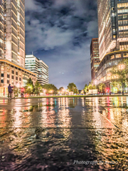 雨上がりの東京駅前広場