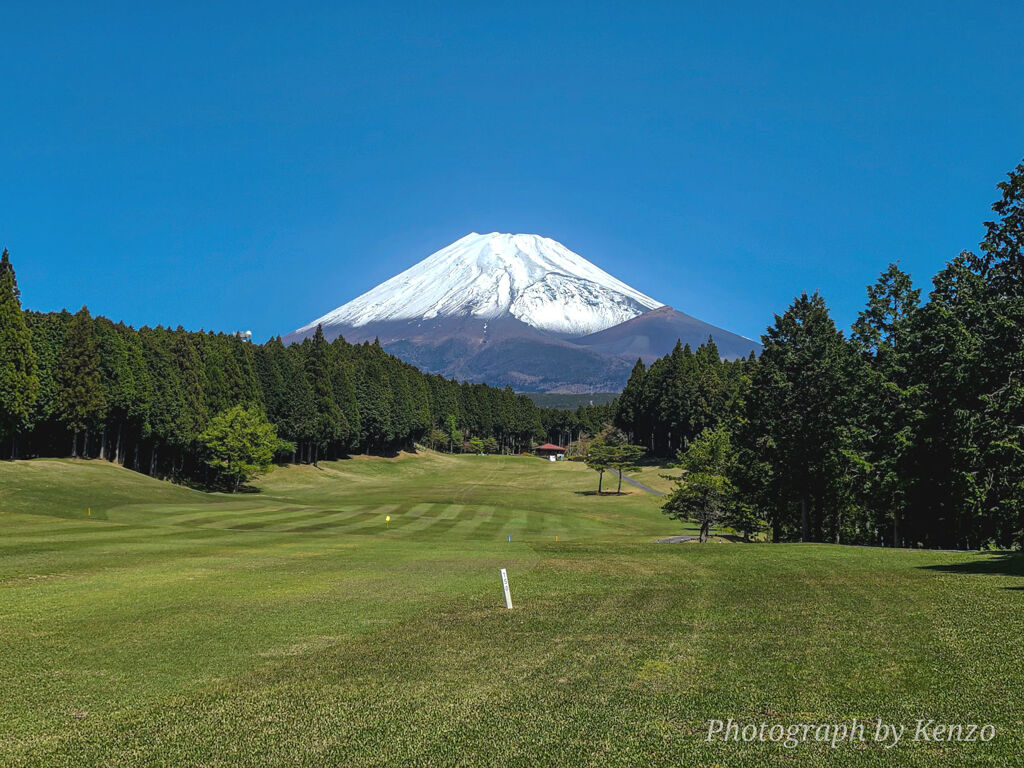 ゴルフ場から見る富士山