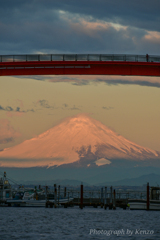 中の島大橋越の富士山
