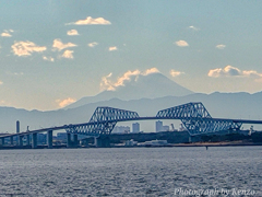 東京ゲートウェイブリッジと富士山
