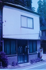 通りすがりの床屋
